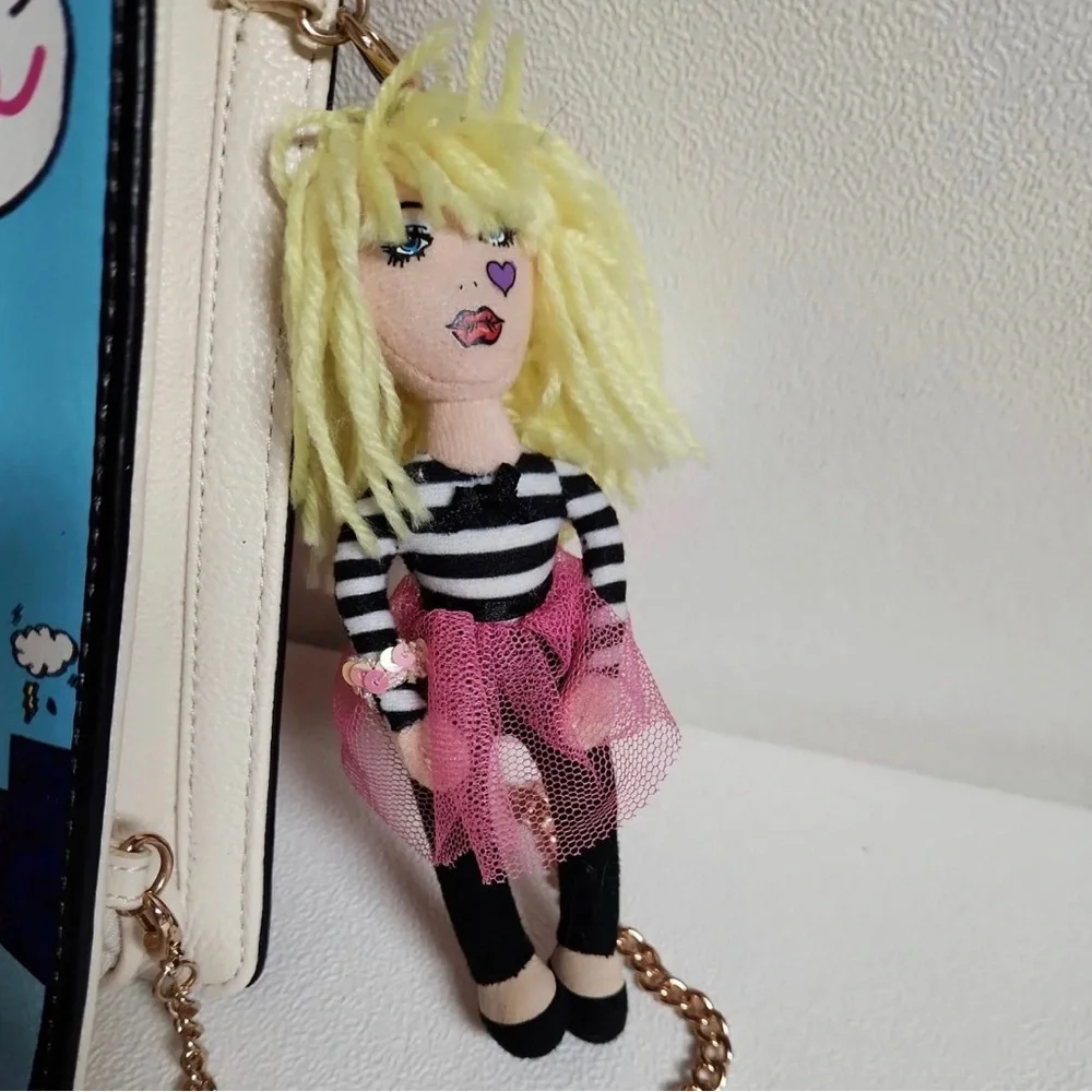 💎 RARE Betsey Johnson Kitsch Betsey’s Adventures Book Purse - Picture 9 of 10